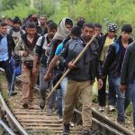 Sprejeli za pet avtobusov ilegalcev