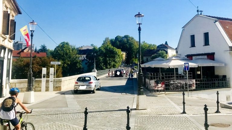 Novo mesto: Promet po Kandijskem mostu sproščen
