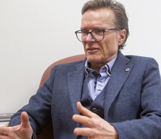 Nekdanji ustavni sodnik: Slovenija drsi v novi totalitarizem, pravna država je vse bolj le še videz