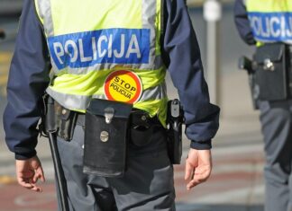 Kronika: Ukradli zlat nakit, bakrene žlebove, nesreča v Vrčicah, v Dolenjcih zasegli vozilo