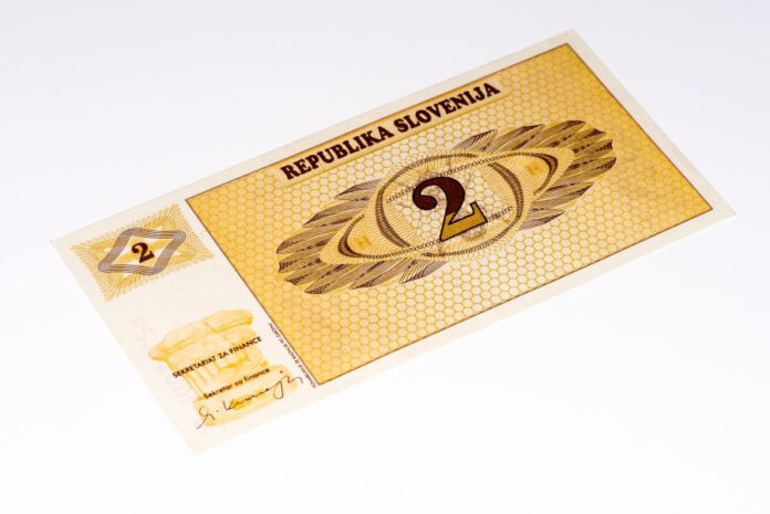 Vrednostni-bon_Anton-Ivanov-stock__FitWzk4MCw5ODAsIjJlYTNiYWIyZDAiXQ.adobe.com