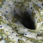 Proračun globoko v rdečem: -890 milijonov v petih mesecih