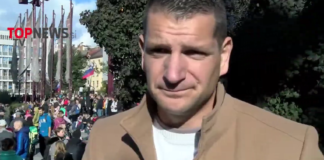 Stevanović kot izobrazbo navaja doktorat znanosti, čeprav ga nima