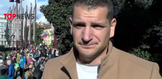 Stevanović kot izobrazbo navaja doktorat znanosti, čeprav ga nima