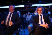 Golob redno sestankuje in se objema s korupcijo obremenjenim Jankovićem