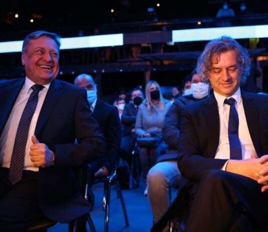 Golob redno sestankuje in se objema s korupcijo obremenjenim Jankovićem