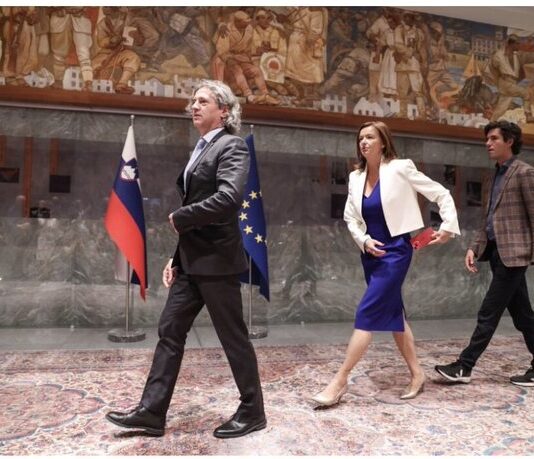 Za migrante denar pošiljajo celo v tujino