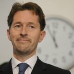 Golobova nekdanja stranka bi v koalicijsko pogodbo zapisala karkoli, samo da bi sestavila koalicijo