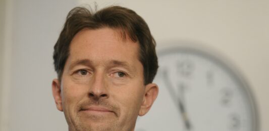 Golobova nekdanja stranka bi v koalicijsko pogodbo zapisala karkoli, samo da bi sestavila koalicijo