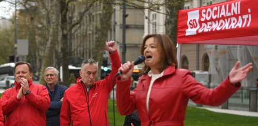 Golobovi palestinski birokraciji pošiljajo več kot milijon evrov, za slovenske hudo bolne otroke zbiramo zamaške in donacije