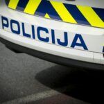 17-letnik v trgovini izmaknil denarnico in na bankomatu dvignil denar