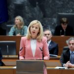 Kaj se dogaja z Golobovo tožbo zoper ugotovitve KPK o kršenju zakona?