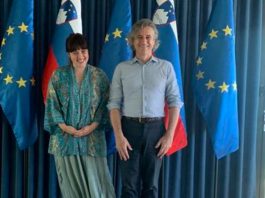 V Inštitutu 8. marec trdijo, da so bili na novomeškem shodu, a videl jih ni nihče