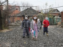 Zaradi zanemarjanja CSD v grosupeljskem romskem naselju odvzel pet otrok