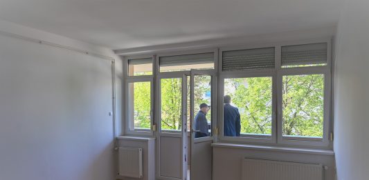 Kaj je narobe z oglasom, da nekdo stanovanje odda zaposlenemu Slovencu?
