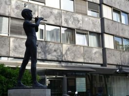 Vlada v revizijo Golobovih odločitev, prva pod drobnogledom 10-milijonska injekcija RTV