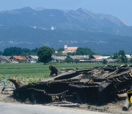 5. julij 1991: Napadi na Vrhniki, do streljanja prišlo tudi v vojašnici v Novem mestu