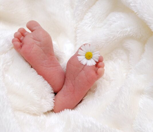 Ukradeni otroci v Sloveniji: Boleče zgodbe mater, ki iščejo resnico