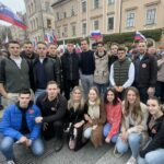 Mladi v Sloveniji se politično vse bolj nagibajo k desnici, ki jo vidijo kot bolj napredno