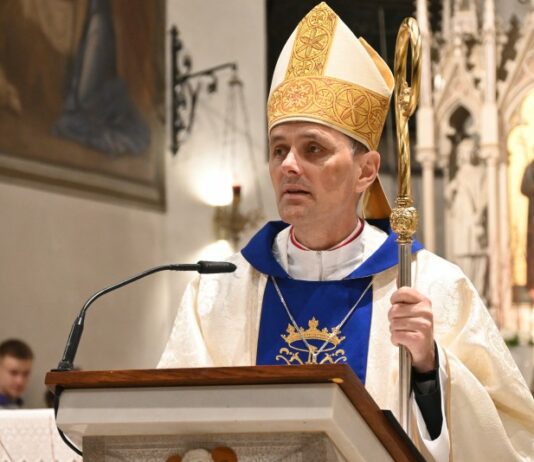 Zmaga življenja nad temo: velikonočna sporočila slovenskih škofov