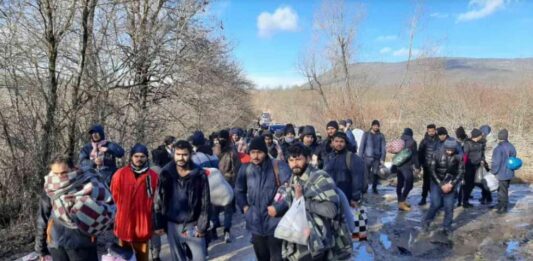 Prijeli 150 nezakonitih migrantov in tihotapca