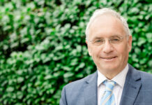 Mladina se mora Alešu Hojsu javno opravičiti za lažnive navedbe