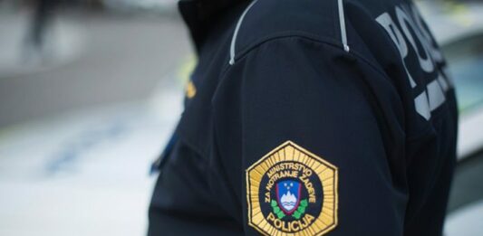 Romunka ob nakupu pri menjavi denarja ogoljufala prodajalko