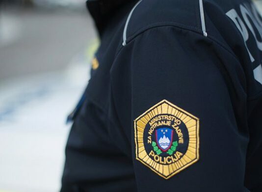 Romunka ob nakupu pri menjavi denarja ogoljufala prodajalko