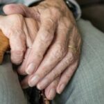 Poslanci o zakonu, ki bo ukinil plačevanje dolgotrajne oskrbe za upokojence