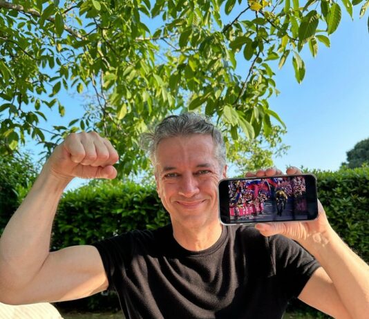 Je Golob medijem pokazal ponarejen račun?