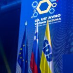 Anketa: SDS daleč pred drugimi, brezupen položaj za Gibanje Svoboda