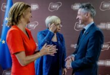 Slovenija pri črpanju evropskih sredstev povsem na repu, novo zadolževanje države