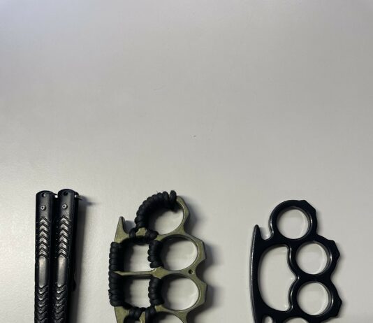 Novo mesto: Preiskava o streljanju še poteka, pri varnostnih pregledih zasegli hladno orožje