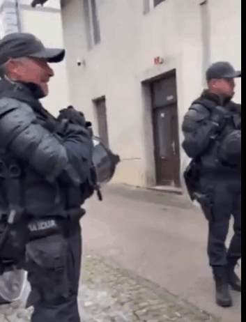 Golob v Novo mesto vnaprej poslal specialce