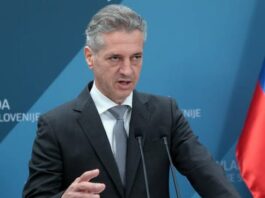 Izjava dneva: “Psi lajajo, karavana gre dalje”
