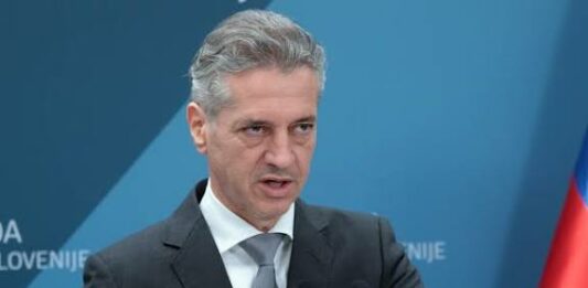 Izjava dneva: “Psi lajajo, karavana gre dalje”