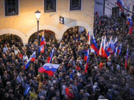 Golob priznal, da v vladi niso kos situaciji, napovedal spremembe, nato pobegnil – večina skeptična do obljub