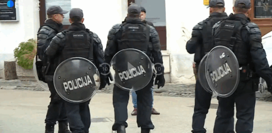 Golobova očiščena policija: Nadaljevanje sage o lažni eliti prvorazredni?