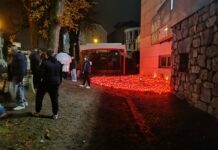 Dva odstopa nista dovolj – oditi morajo vsi, ki so gledali stran