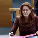 Katičeva naj bi zahtevala, da ji najdejo službo, kmalu nato videna na Darsu