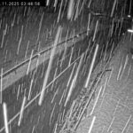 Razmere na cestah: Večinoma dežuje, temperature okrog ledišča