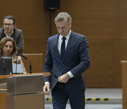 Nova politična afera: Policija pod Golobom grdo zlorabljena