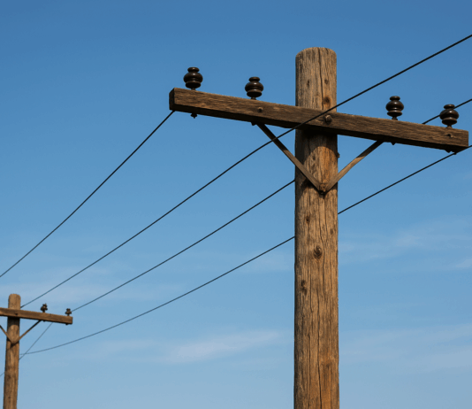 Neverjetno: Podrli šest drogov in ukradli 300 metrov telefonskega kabla