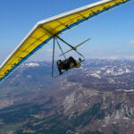 V Kočevju pri letenju z zmajem umrl 81-letnik