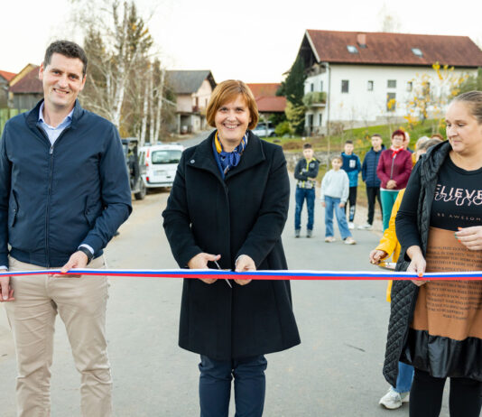 Primostek s kanalizacijo in komunalno infrastrukturo