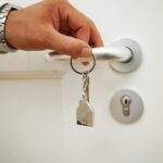 Dejstva: Levica hoče obdavčiti tiste, ki so vlagali v lastna stanovanja in hiše