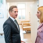 Namesto politično nastavljenih direktorjev javnih bolnišnic preganjajo uspešne zdravnike