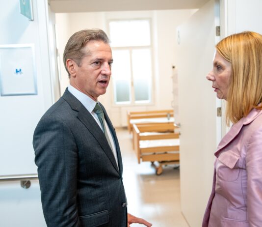 Odmevno: “Levičarska propaganda vas bi rada prepričala, da je slabo, če nekdo naredi več operacij”