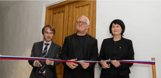 Črnomelj: Slovesno odprli prenovljene grajske prostore