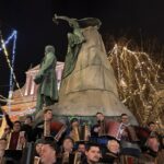 Več kot 100 harmonikarjev na noge spravilo središče Ljubljane (video)